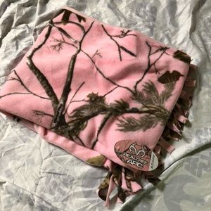 Pink realtree fleece scarf